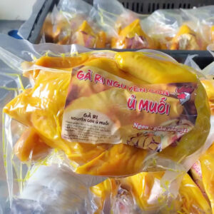 Gà ri ủ muối nguyên con
